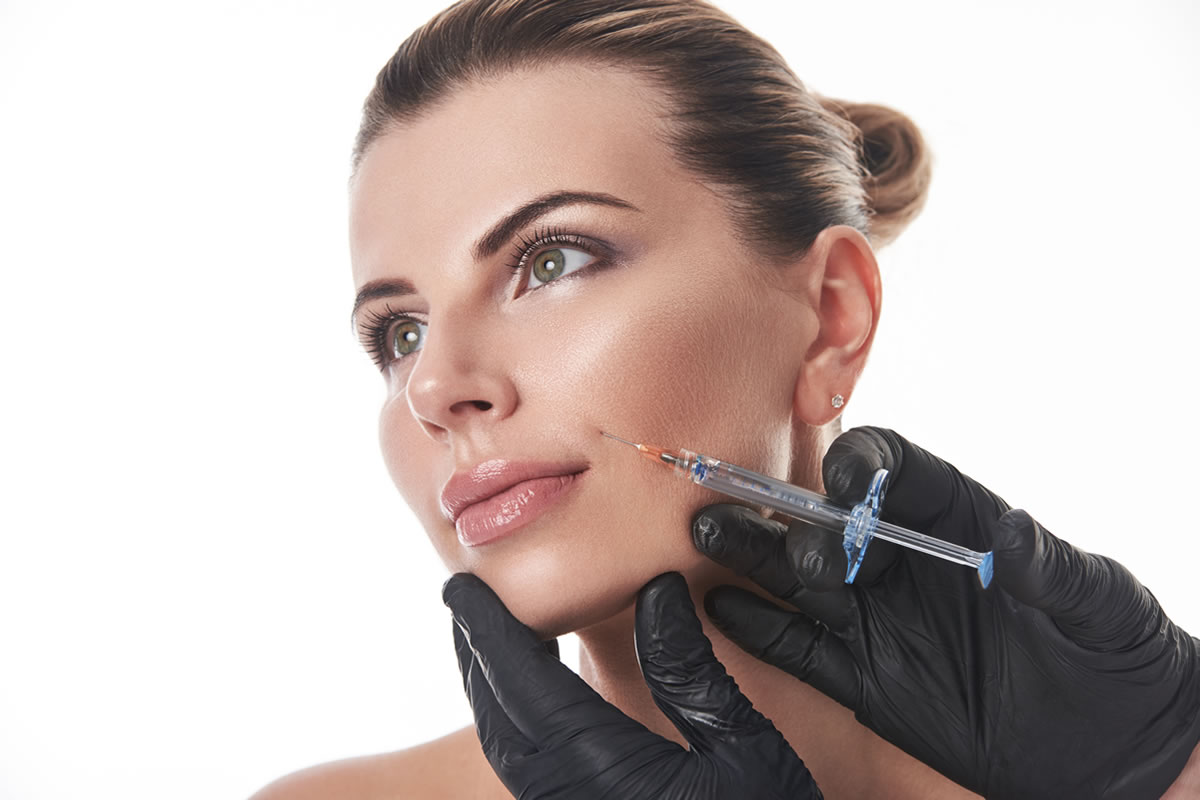 Aplicación de bótox en rostro